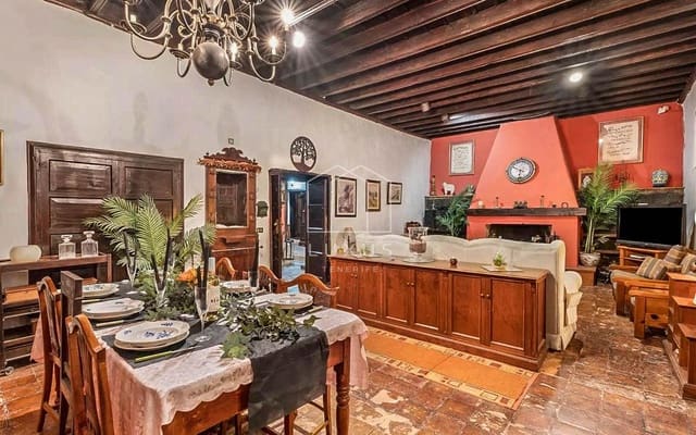 4 Zimmer Villa zu verkaufen in Tacoronte mit Pool Garage - 899.000 € (Ref: 9534928)