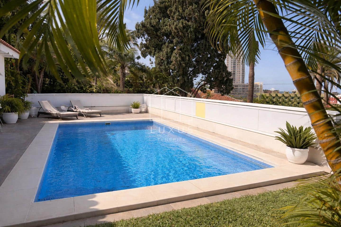 2 bedroom Villa for sale in Puerto de la Cruz with pool garage - € 895,000 (Ref: 9719200)