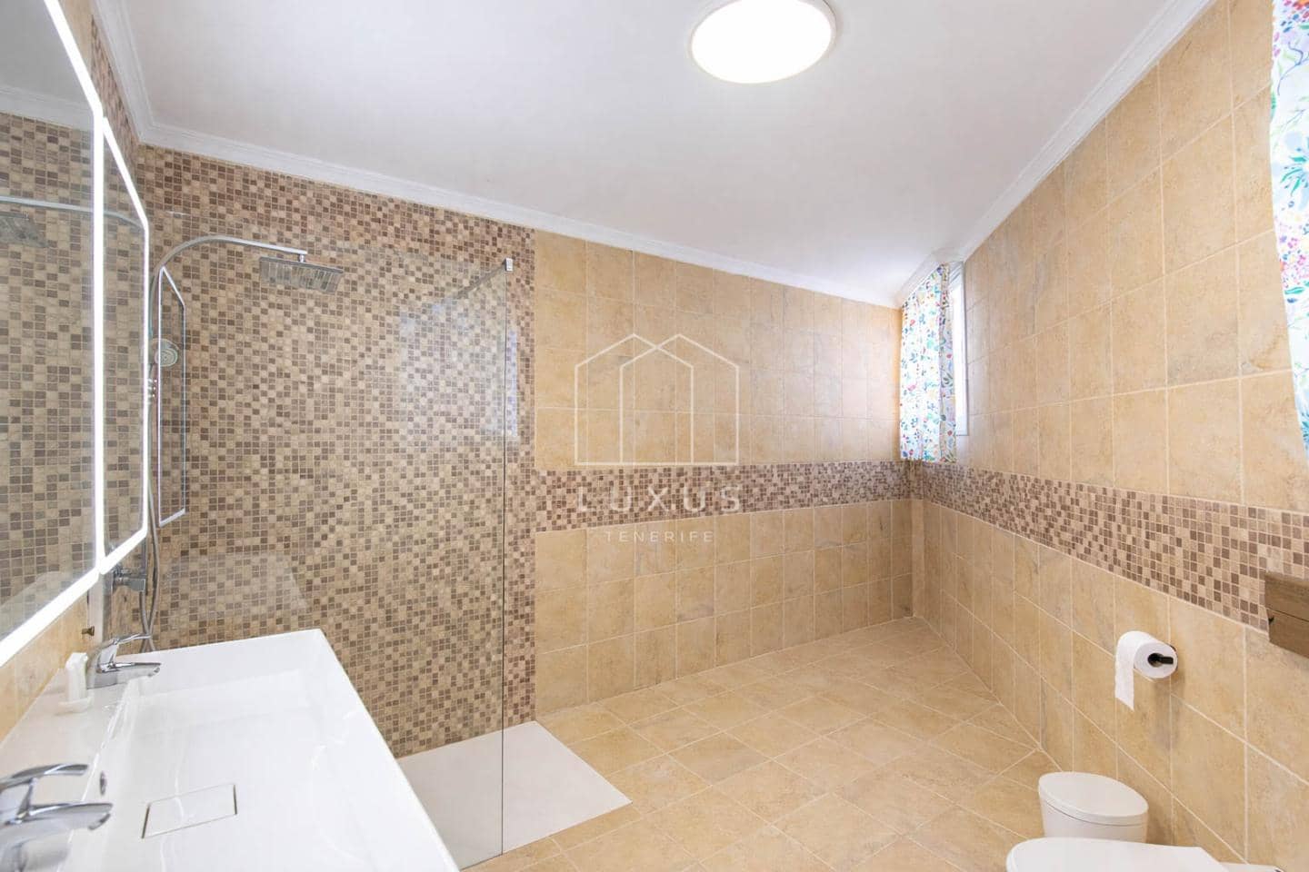 5 bedroom Villa for sale in Tacoronte with pool garage - € 2,700,000 (Ref: 9720703)