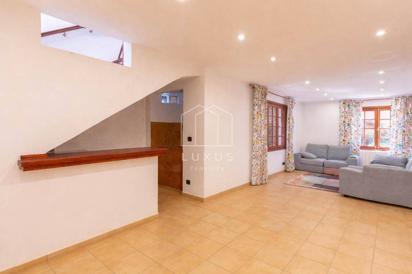 5 bedroom Villa for sale in Tacoronte with pool garage - € 2,700,000 (Ref: 9720703)