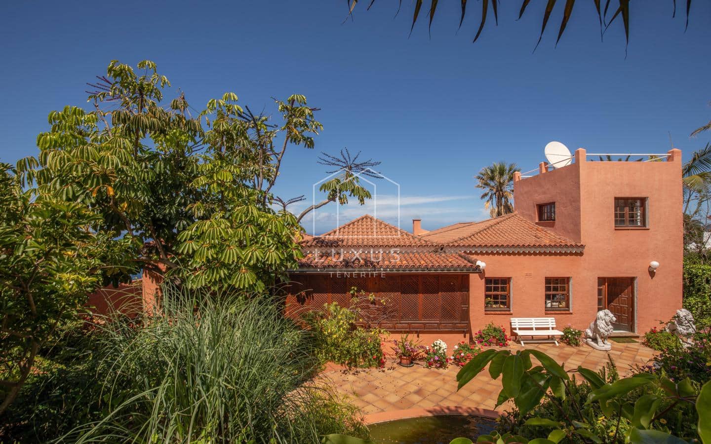 5 bedroom Villa for sale in Tacoronte with pool garage - € 2,700,000 (Ref: 9720703)