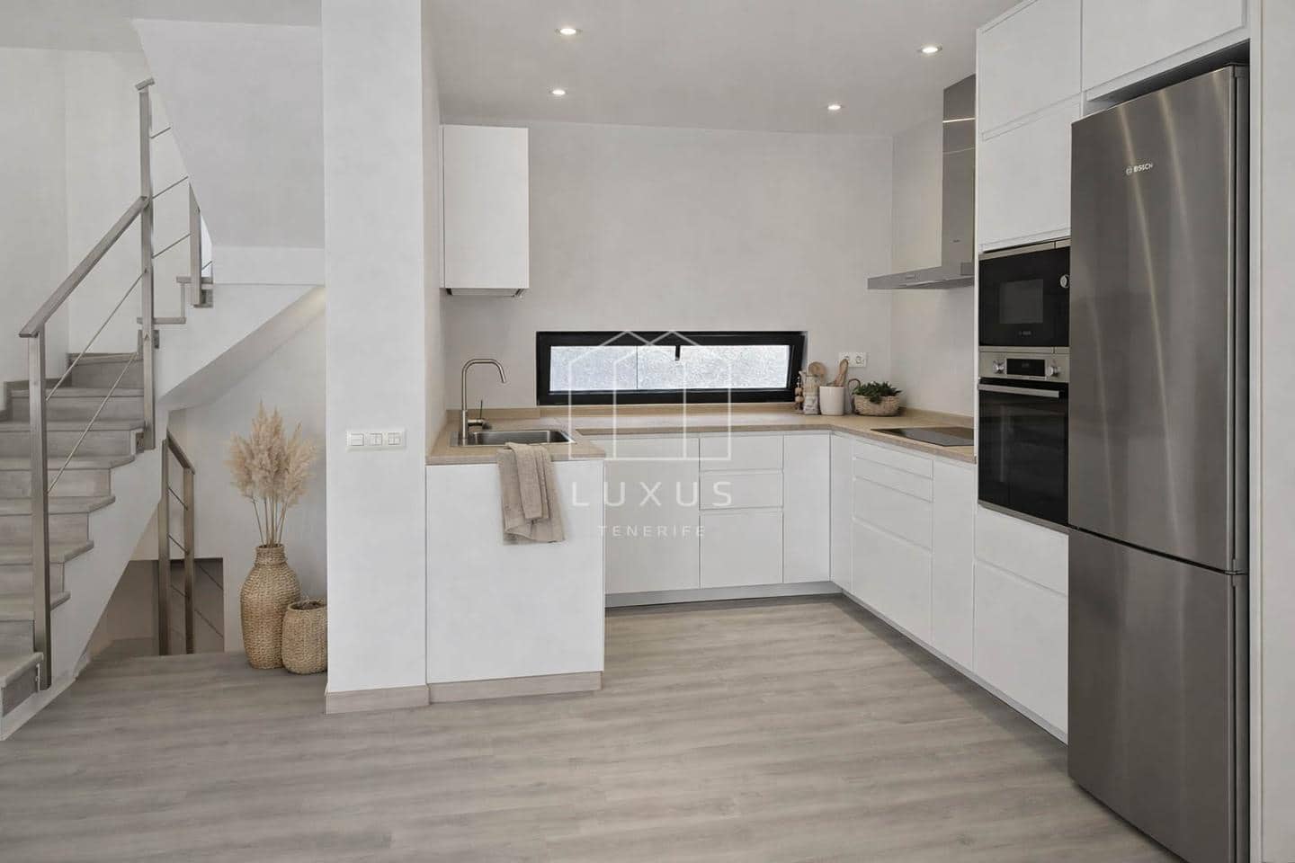 4 quarto Moradia para venda em Costa Adeje com piscina garagem - 1 800 000 € (Ref: 9725119)