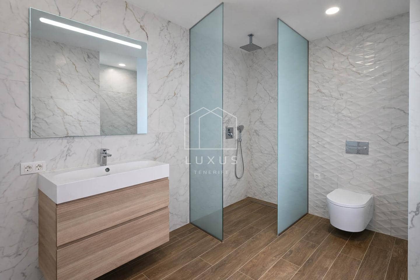 4 quarto Moradia para venda em Costa Adeje com piscina garagem - 1 800 000 € (Ref: 9725119)