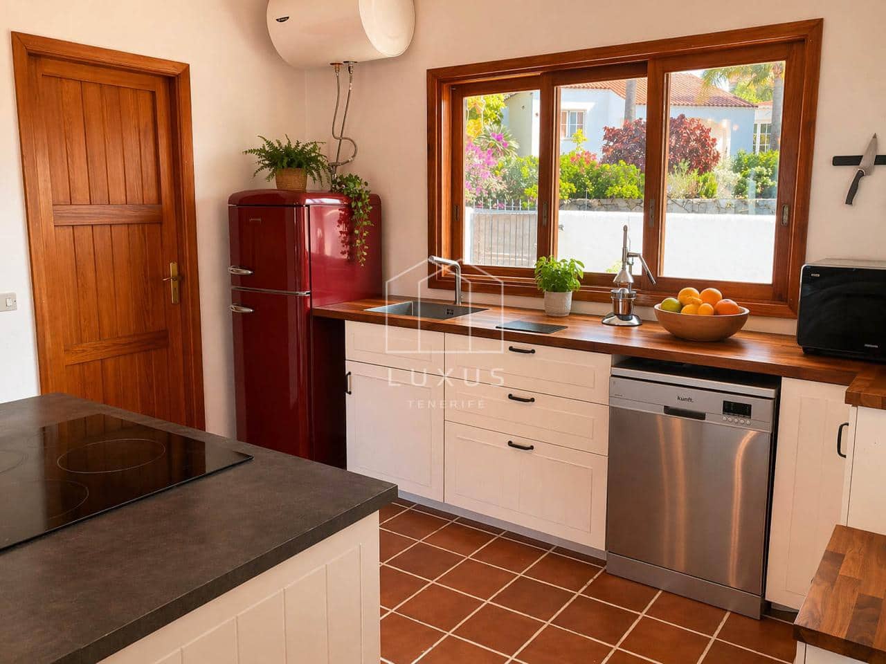 4 quarto Moradia para arrendar em Tacoronte com piscina garagem - 3 500 € (Ref: 9777100)