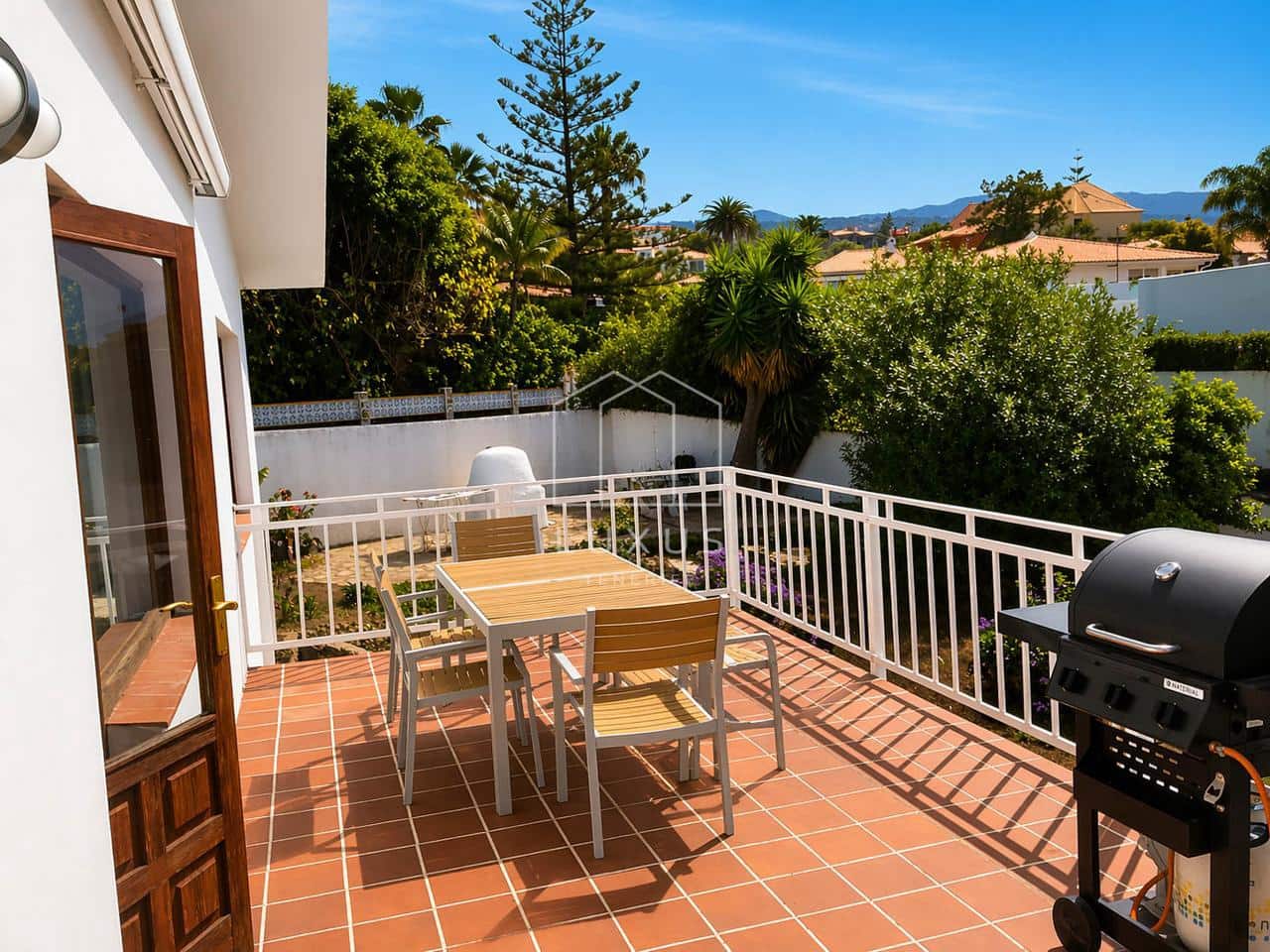 4 quarto Moradia para arrendar em Tacoronte com piscina garagem - 3 500 € (Ref: 9777100)