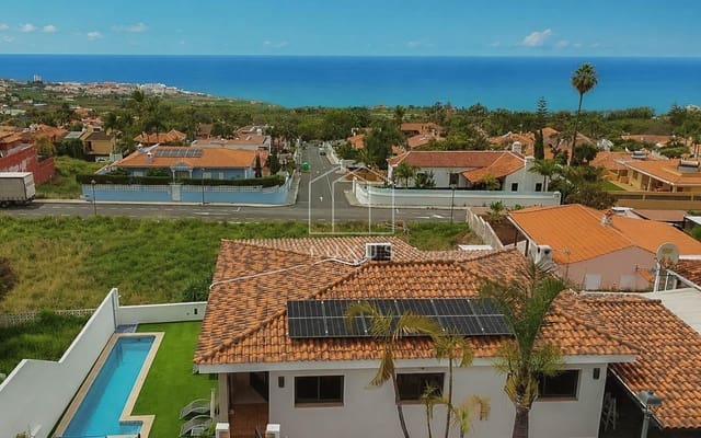 4 soverom Villa til leie i La Orotava med svømmebasseng garasje - € 3 700 (Ref: 9872913)