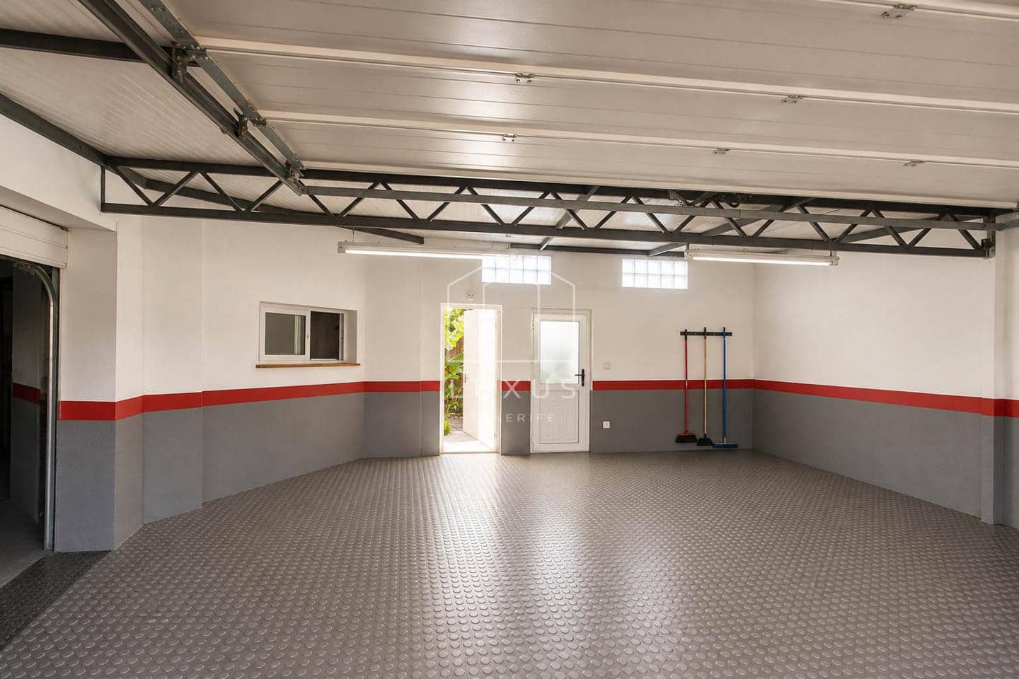 6 makuuhuone Huvila myytävänä paikassa Santa Ursula mukana uima-altaan 
autotalli - 950 000 € (Ref: 9997973)
