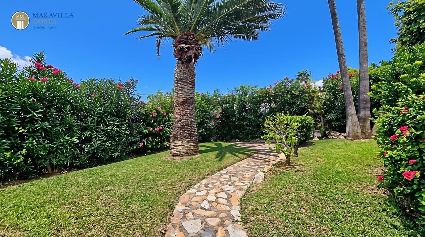 3 slaapkamer Villa te koop in Adsubia met zwembad garage - € 789.000 (Ref: 10033056)