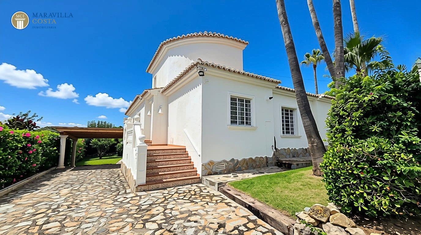 3 slaapkamer Villa te koop in Adsubia met zwembad garage - € 789.000 (Ref: 10033056)