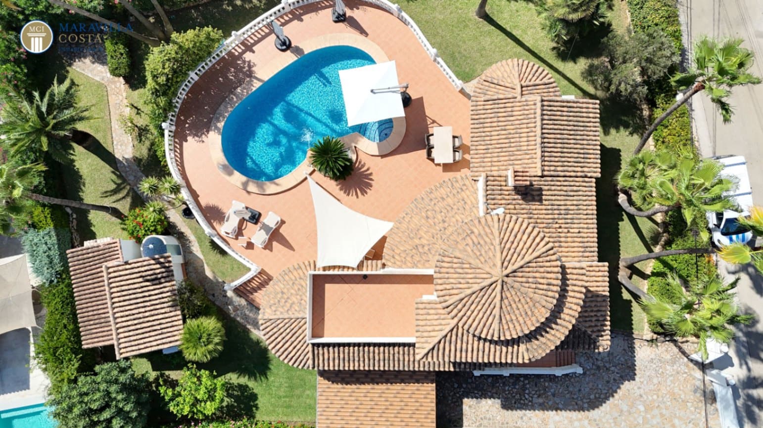 3 Zimmer Villa zu verkaufen in Adsubia mit Pool Garage - 789.000 € (Ref: 10033056)
