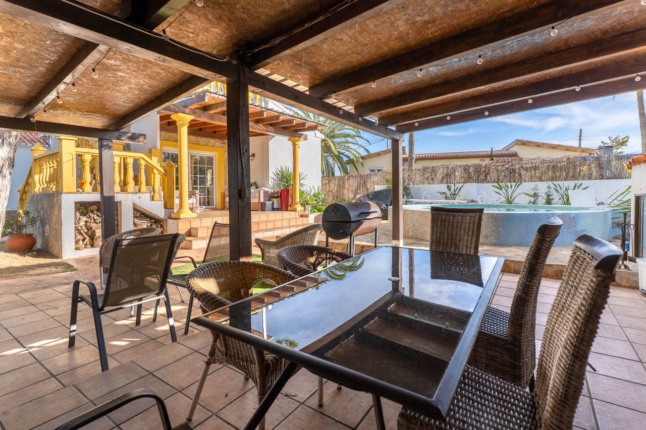 4 Zimmer Villa zu verkaufen in Denia mit Pool - 659.000 € (Ref: 10034291)