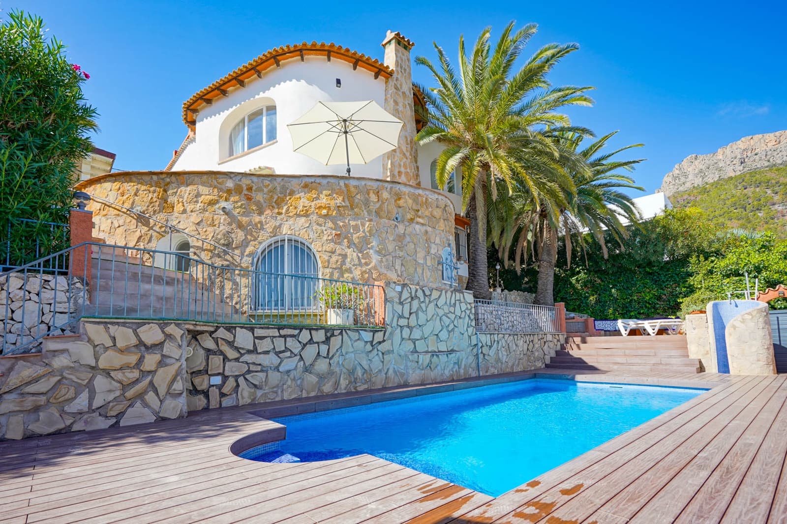 Chalet de 6 habitaciones en Calpe / Calp en venta con piscina garaje - 845.000 € (Ref: 10034297)