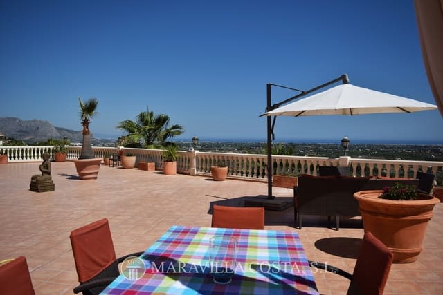 Chalet de 5 habitaciones en La Sella en venta con piscina garaje - 1.599.000 € (Ref: 4913499)