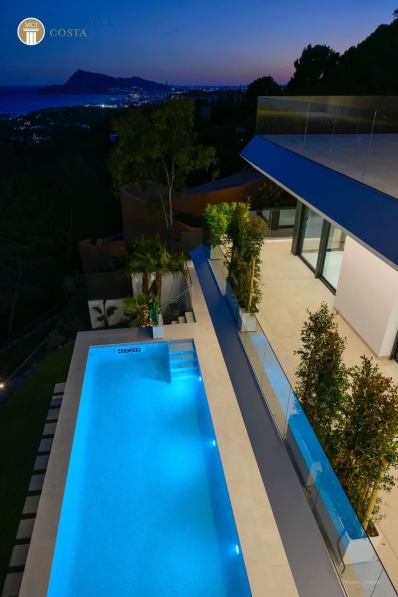 4 bedroom Villa for sale in Altea with pool garage - € 2,250,000 (Ref: 8640024)