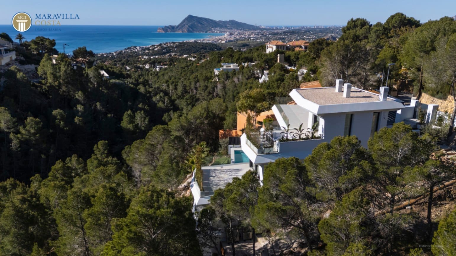 4 bedroom Villa for sale in Altea with pool garage - € 2,250,000 (Ref: 8640024)