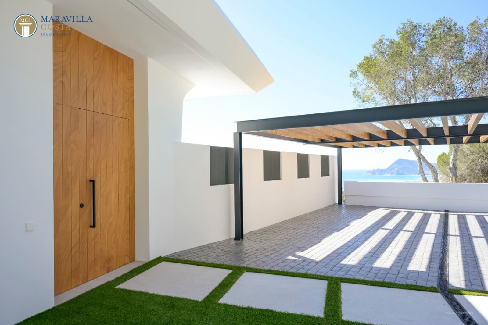 4 bedroom Villa for sale in Altea with pool garage - € 2,250,000 (Ref: 8640024)