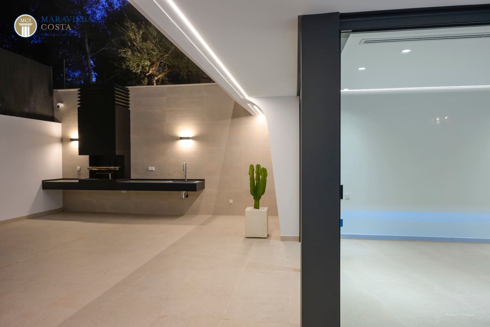 4 bedroom Villa for sale in Altea with pool garage - € 2,250,000 (Ref: 8640024)