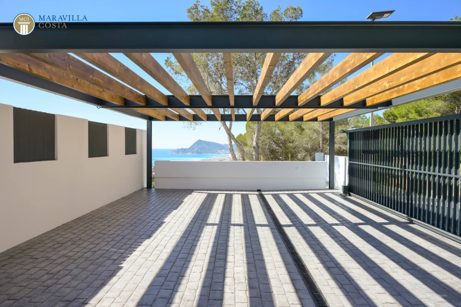 4 bedroom Villa for sale in Altea with pool garage - € 2,250,000 (Ref: 8640024)