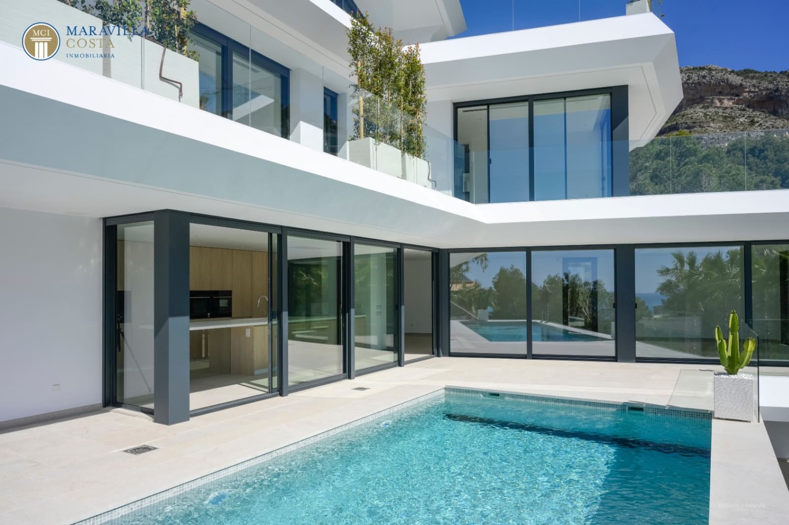 4 bedroom Villa for sale in Altea with pool garage - € 2,250,000 (Ref: 8640024)