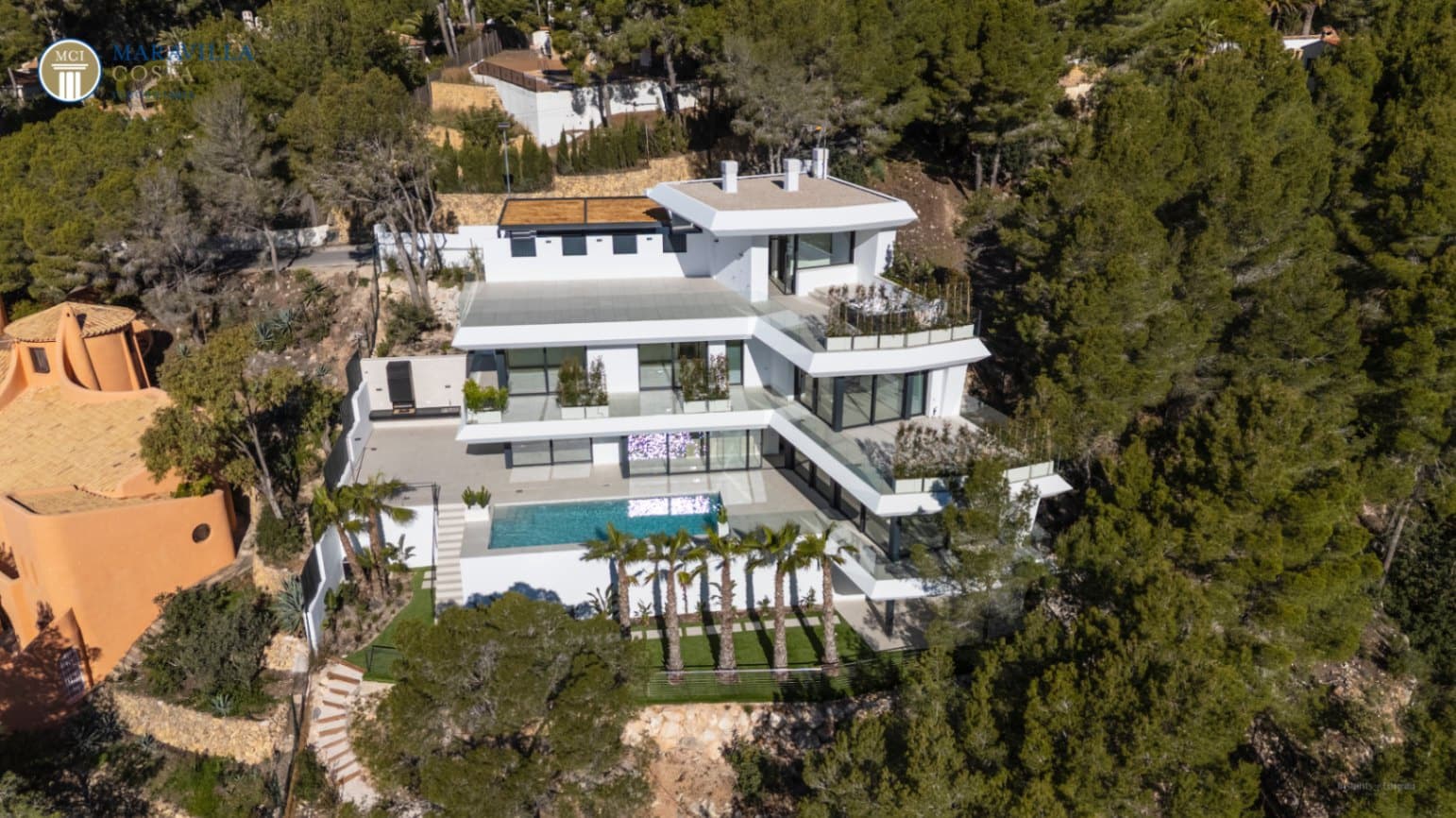 4 bedroom Villa for sale in Altea with pool garage - € 2,250,000 (Ref: 8640024)