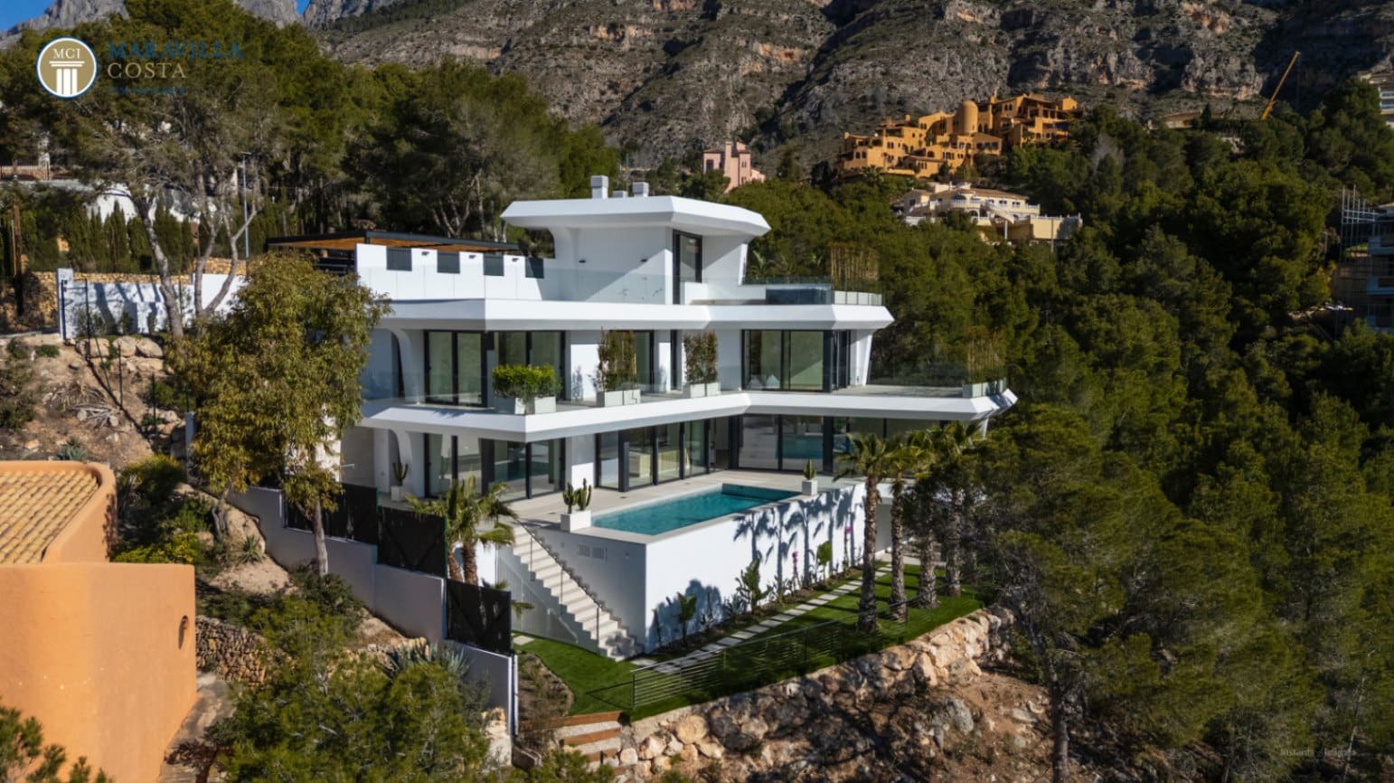 4 bedroom Villa for sale in Altea with pool garage - € 2,250,000 (Ref: 8640024)