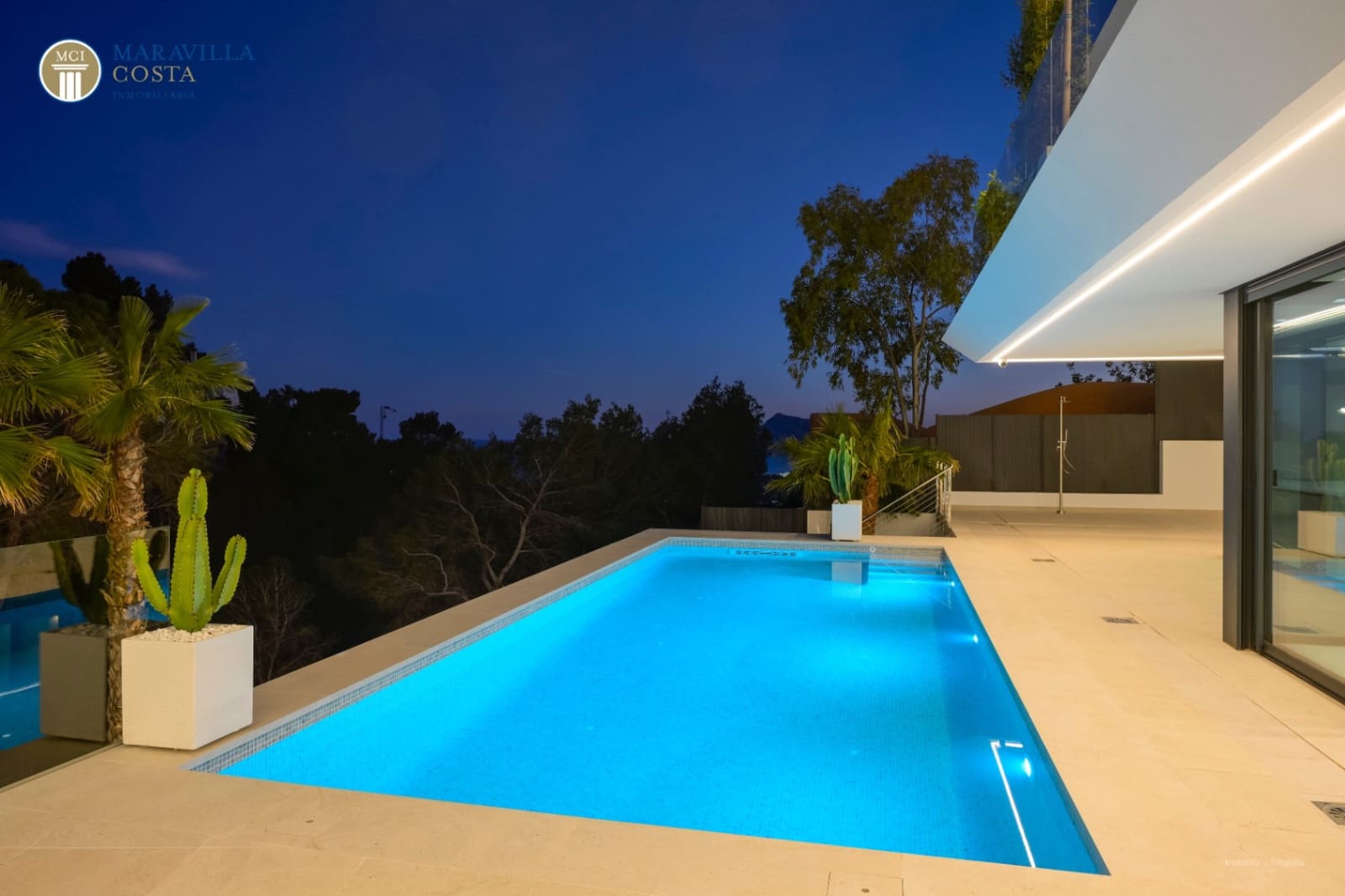 4 bedroom Villa for sale in Altea with pool garage - € 2,250,000 (Ref: 8640024)