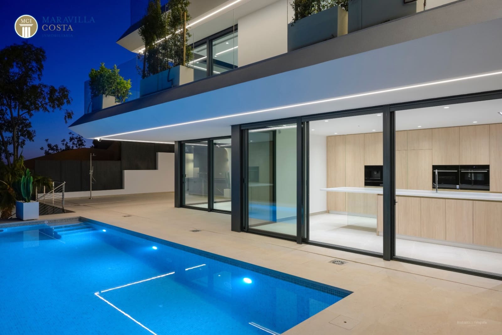 4 bedroom Villa for sale in Altea with pool garage - € 2,250,000 (Ref: 8640024)