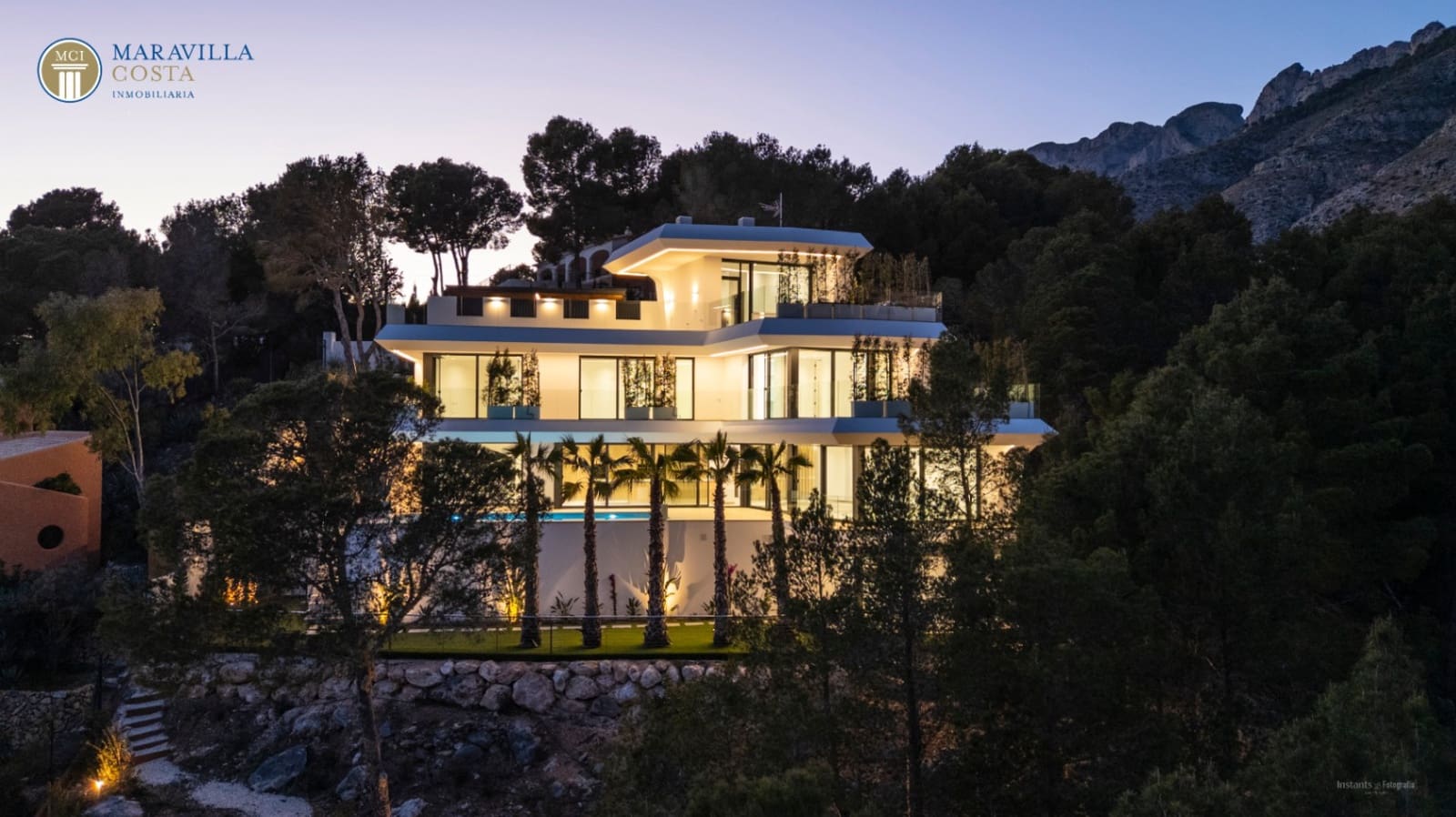 4 bedroom Villa for sale in Altea with pool garage - € 2,250,000 (Ref: 8640024)