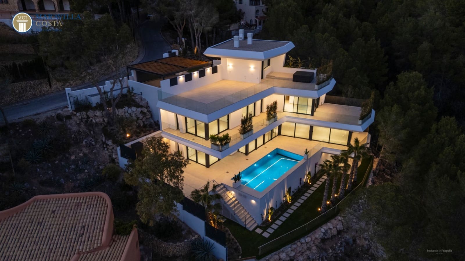 4 bedroom Villa for sale in Altea with pool garage - € 2,250,000 (Ref: 8640024)
