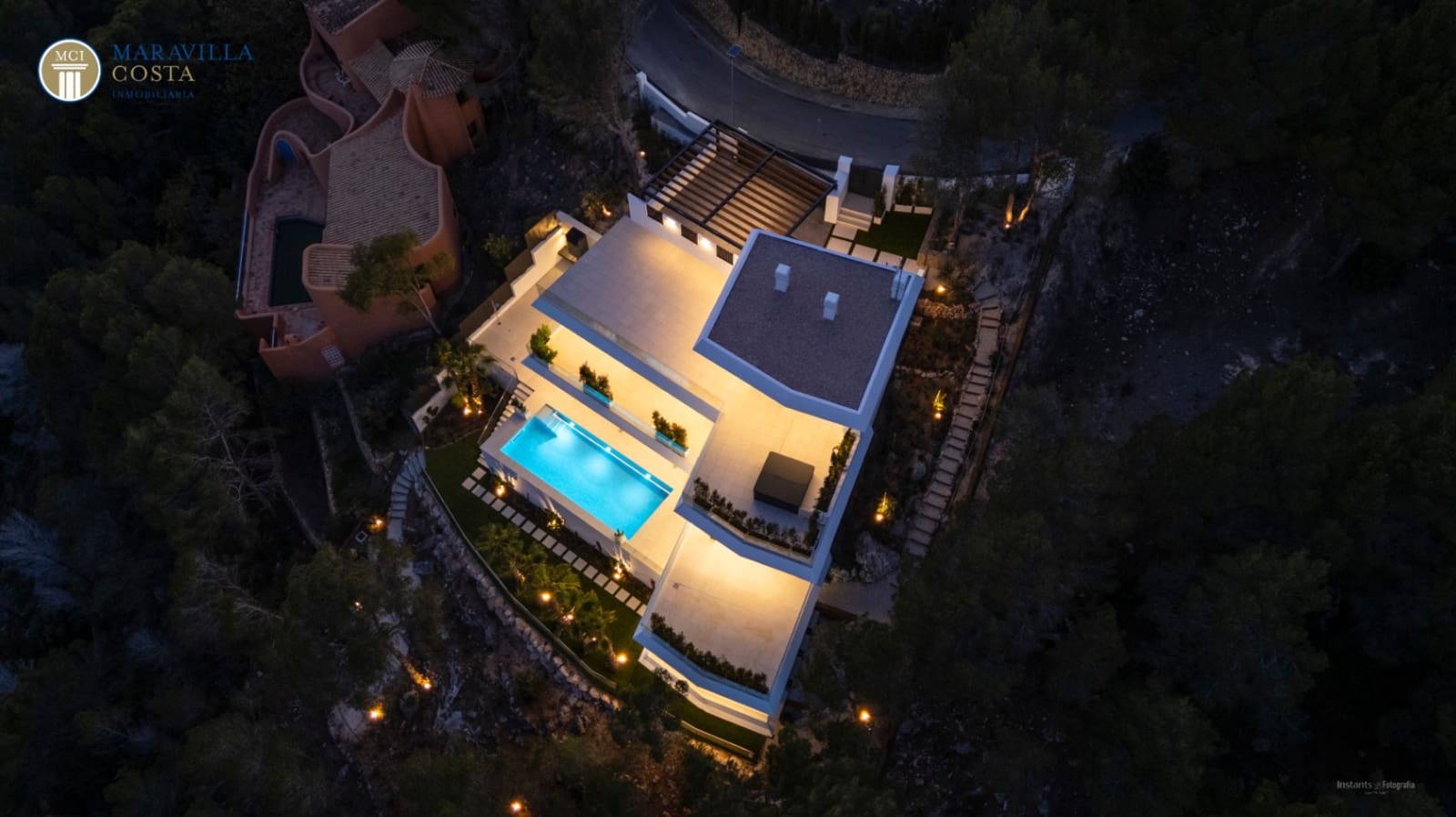 4 bedroom Villa for sale in Altea with pool garage - € 2,250,000 (Ref: 8640024)