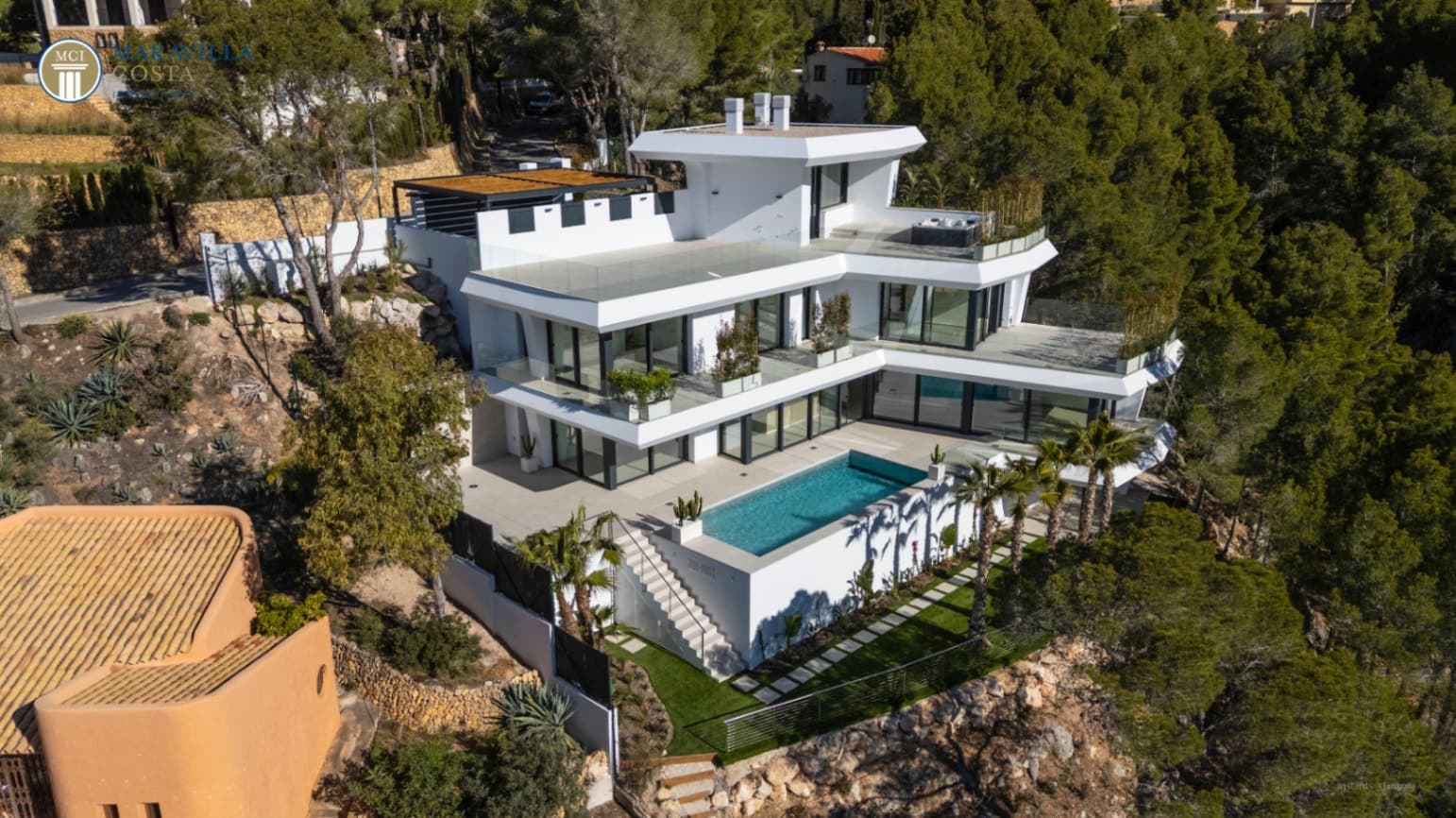 4 bedroom Villa for sale in Altea with pool garage - € 2,250,000 (Ref: 8640024)
