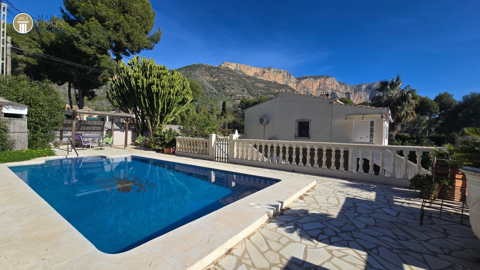 6 quarto Moradia para venda em Denia com piscina garagem - 630 000 € (Ref: 9506416)