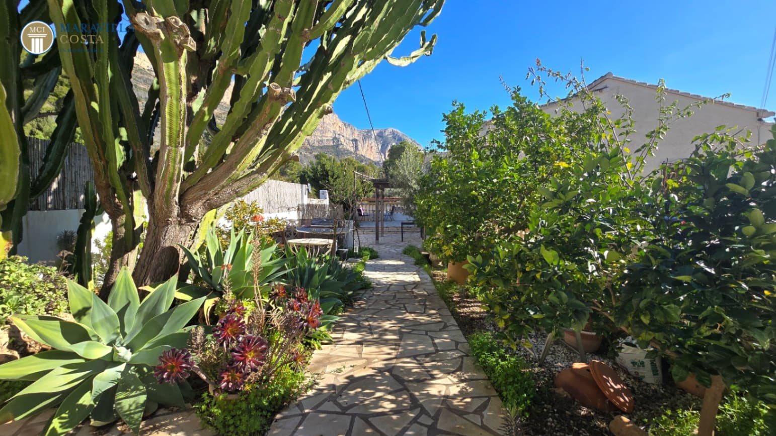 6 quarto Moradia para venda em Denia com piscina garagem - 630 000 € (Ref: 9506416)