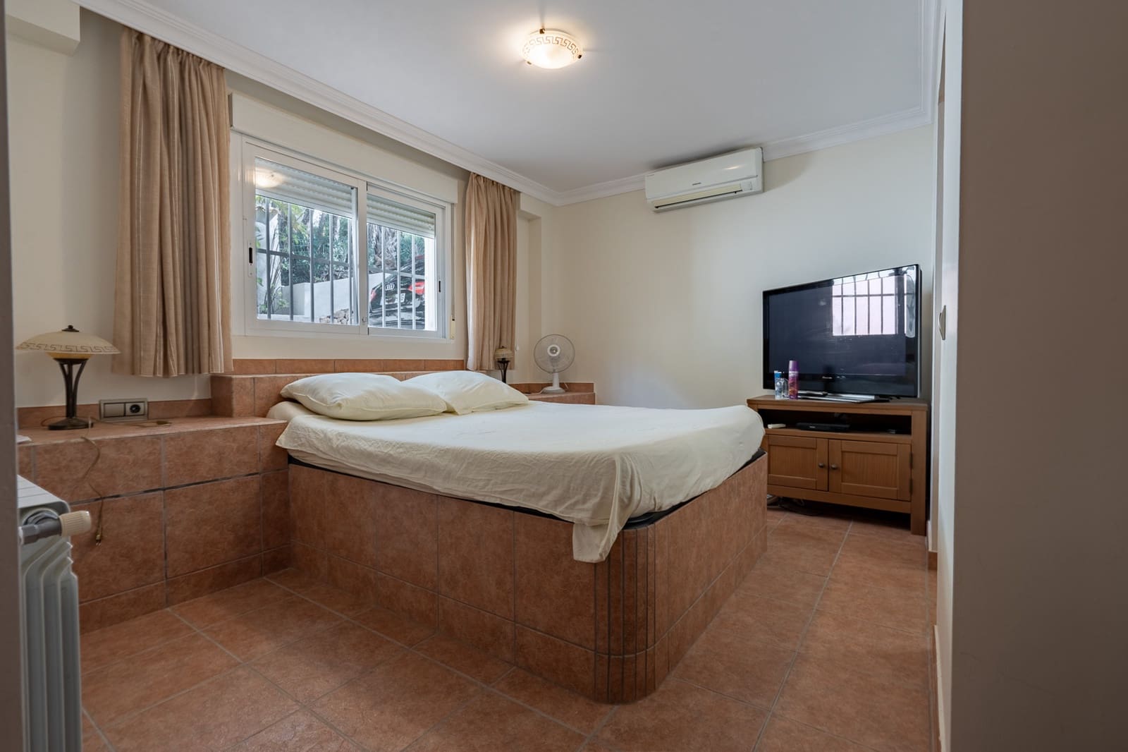 4 sypialnia Willa na sprzedaż w Alhama Springs z basenem garażem - 1 295 000 € (Ref: 9640823)