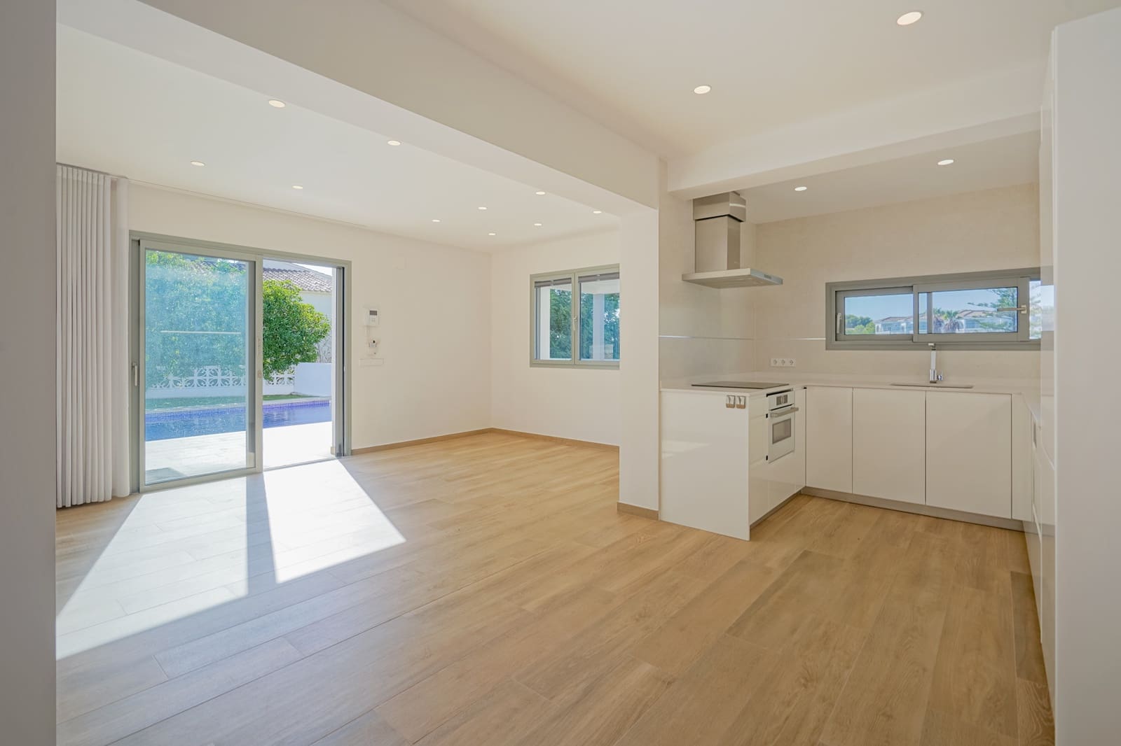 Chalet de 3 habitaciones en Benissa en venta con piscina garaje - 725.000 € (Ref: 9640825)