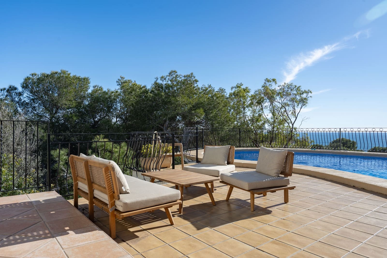 4 soverom Villa til salgs i Ambolo med svømmebasseng - € 1 195 000 (Ref: 9640828)