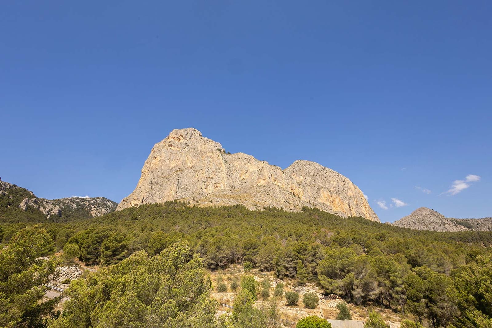 Chalet de 3 habitaciones en Polop en venta con piscina - 759.000 € (Ref: 9640836)