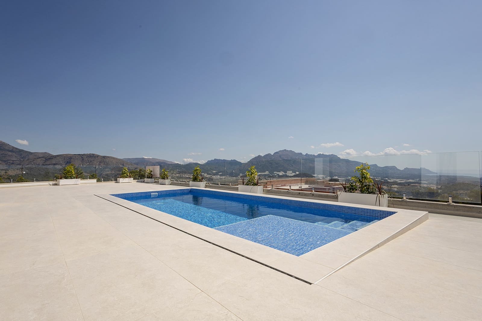 Chalet de 3 habitaciones en Polop en venta con piscina - 759.000 € (Ref: 9640836)