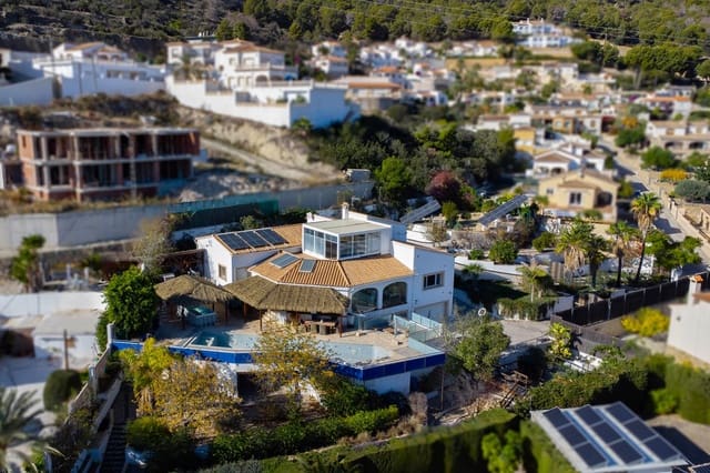 Chalet de 3 habitaciones en Oltamar - Cucarres, Calpe / Calp en venta con piscina garaje - 1.100.000 € (Ref: 9640839)