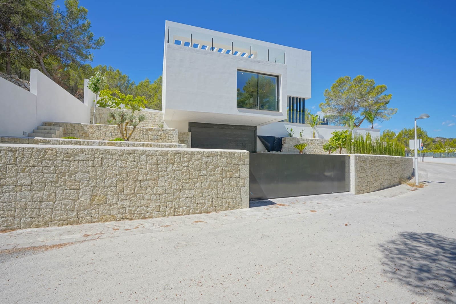 4 bedroom Villa for sale in Moraira with pool garage - € 1,499,000 (Ref: 9640843)
