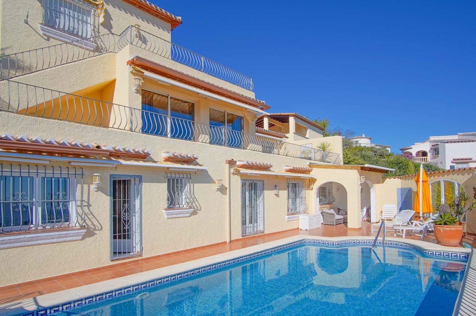 5 sypialnia Willa na sprzedaż w Monte Pego z basenem garażem - 765 000 € (Ref: 9645531)