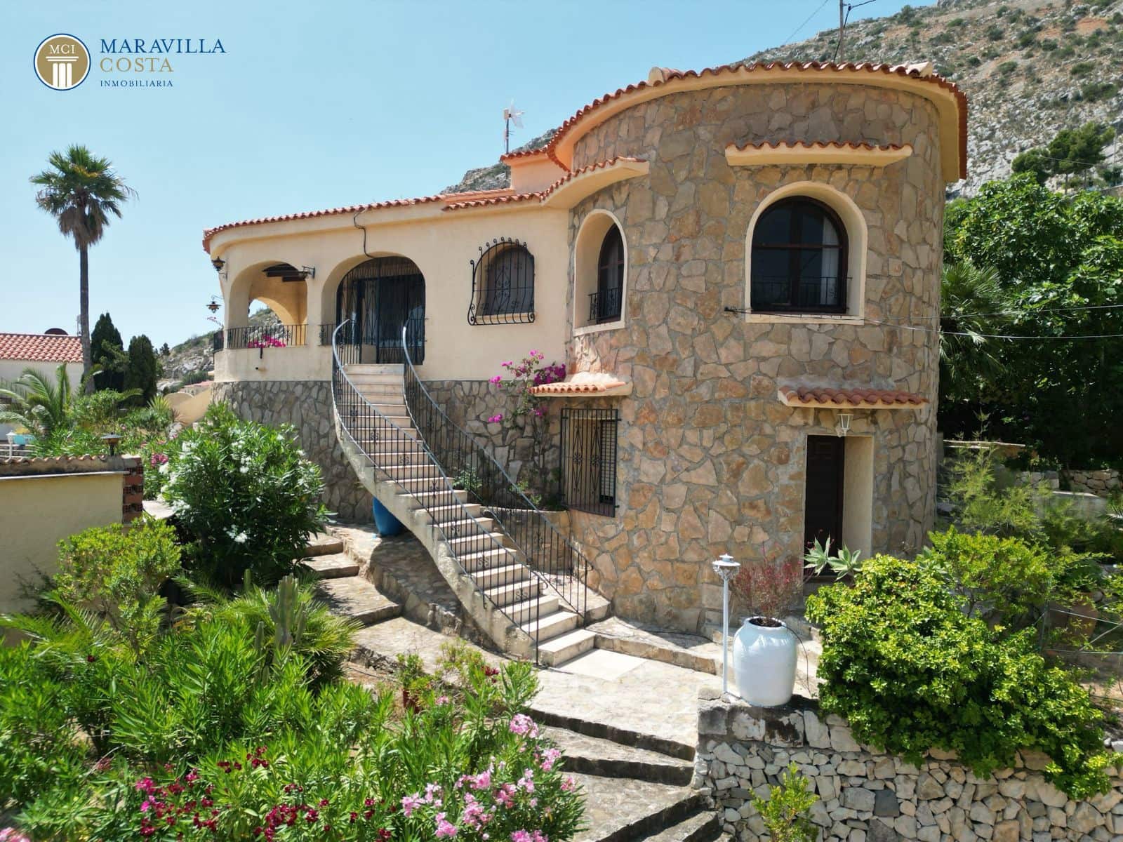 2 bedroom Villa for sale in Calpe / Calp with pool garage - € 890,000 (Ref: 9928306)