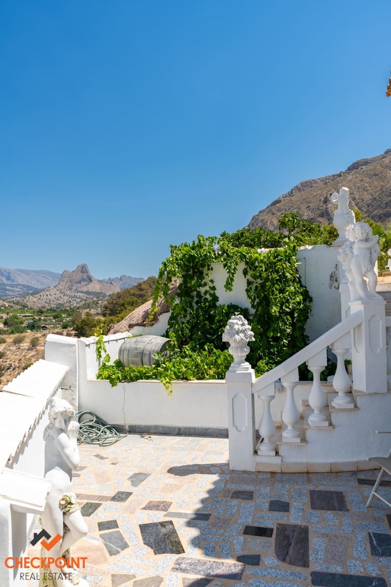 15 soveværelse Finca/Landehus til salg i Orxeta med swimmingpool garage - € 950.000 (Ref: 9215736)