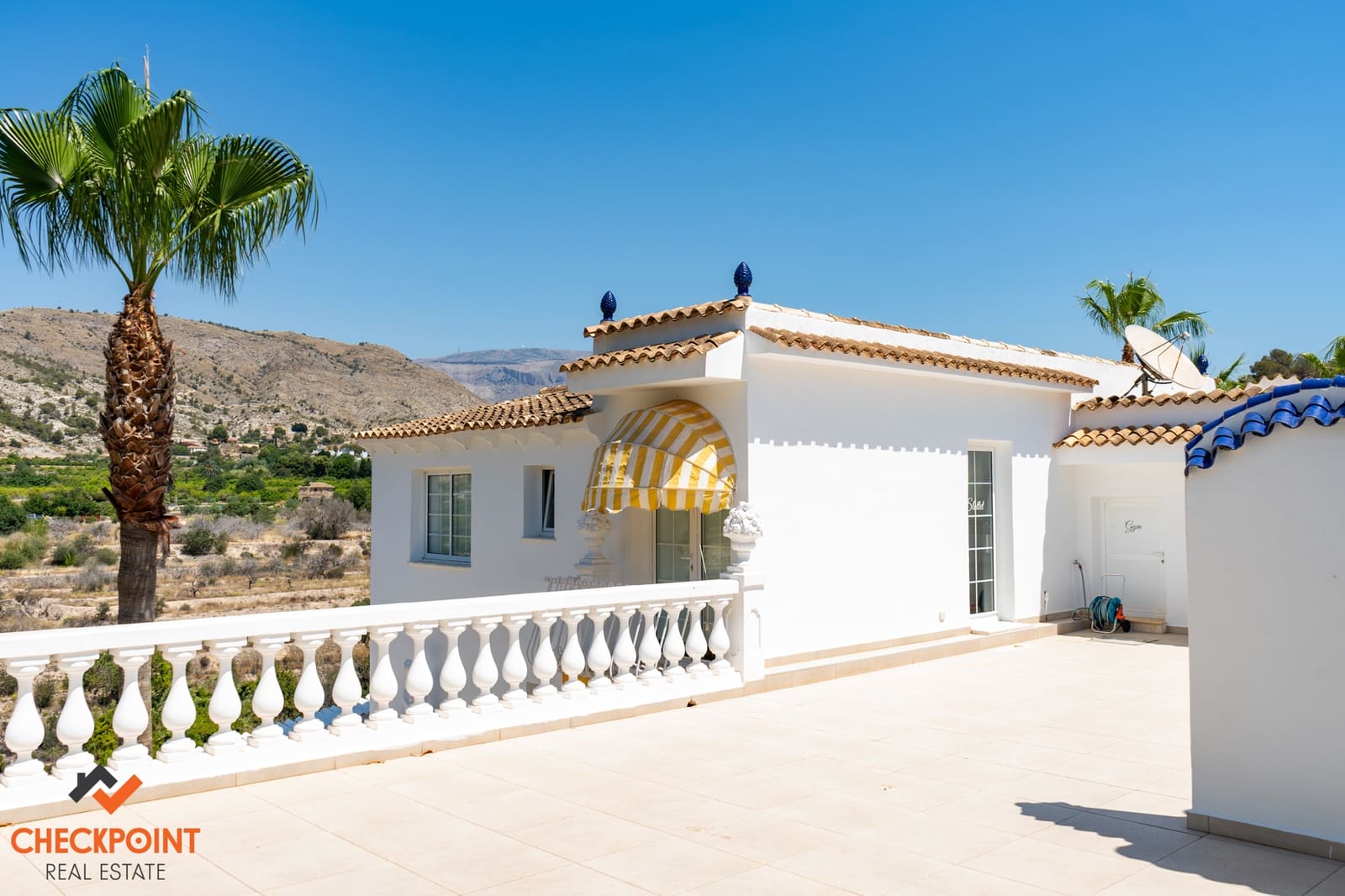 15 soveværelse Finca/Landehus til salg i Orxeta med swimmingpool garage - € 950.000 (Ref: 9215736)