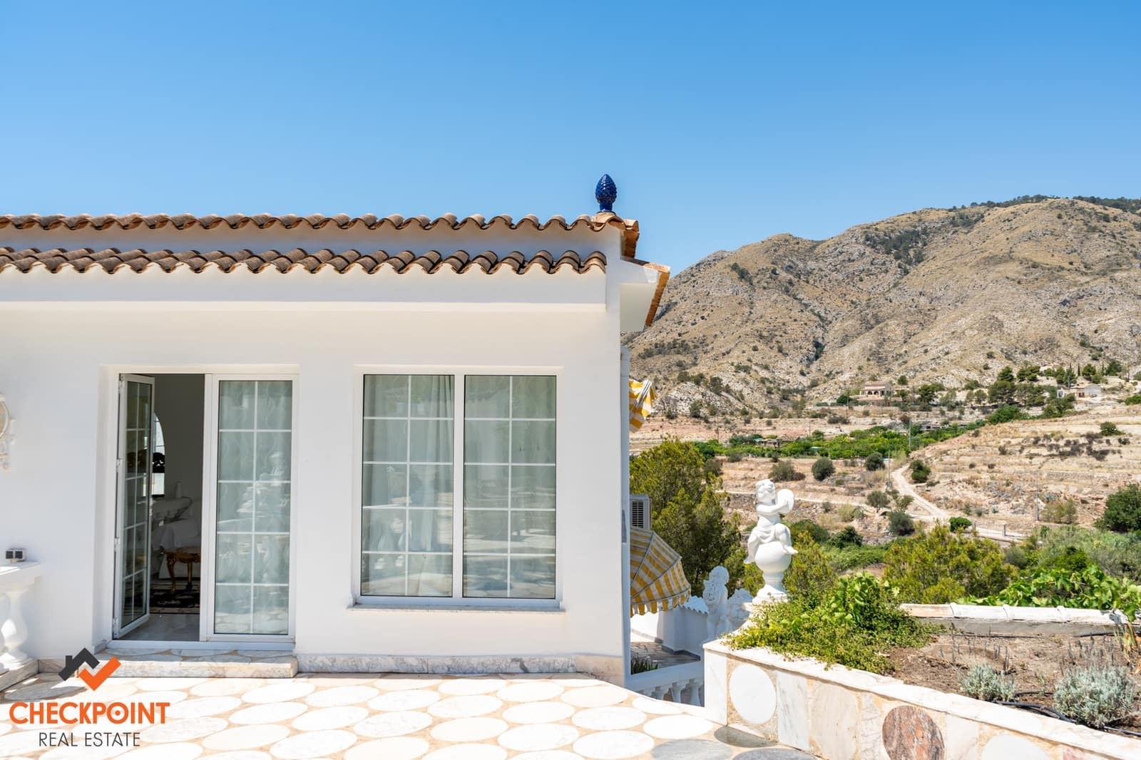 15 soveværelse Finca/Landehus til salg i Orxeta med swimmingpool garage - € 950.000 (Ref: 9215736)