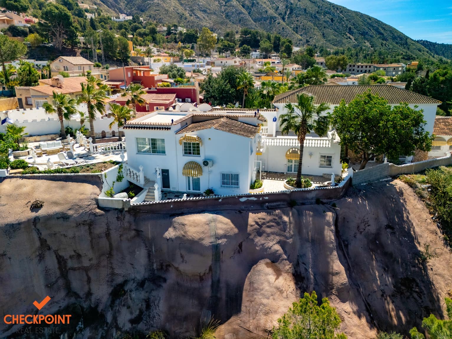 15 soveværelse Finca/Landehus til salg i Orxeta med swimmingpool garage - € 950.000 (Ref: 9215736)