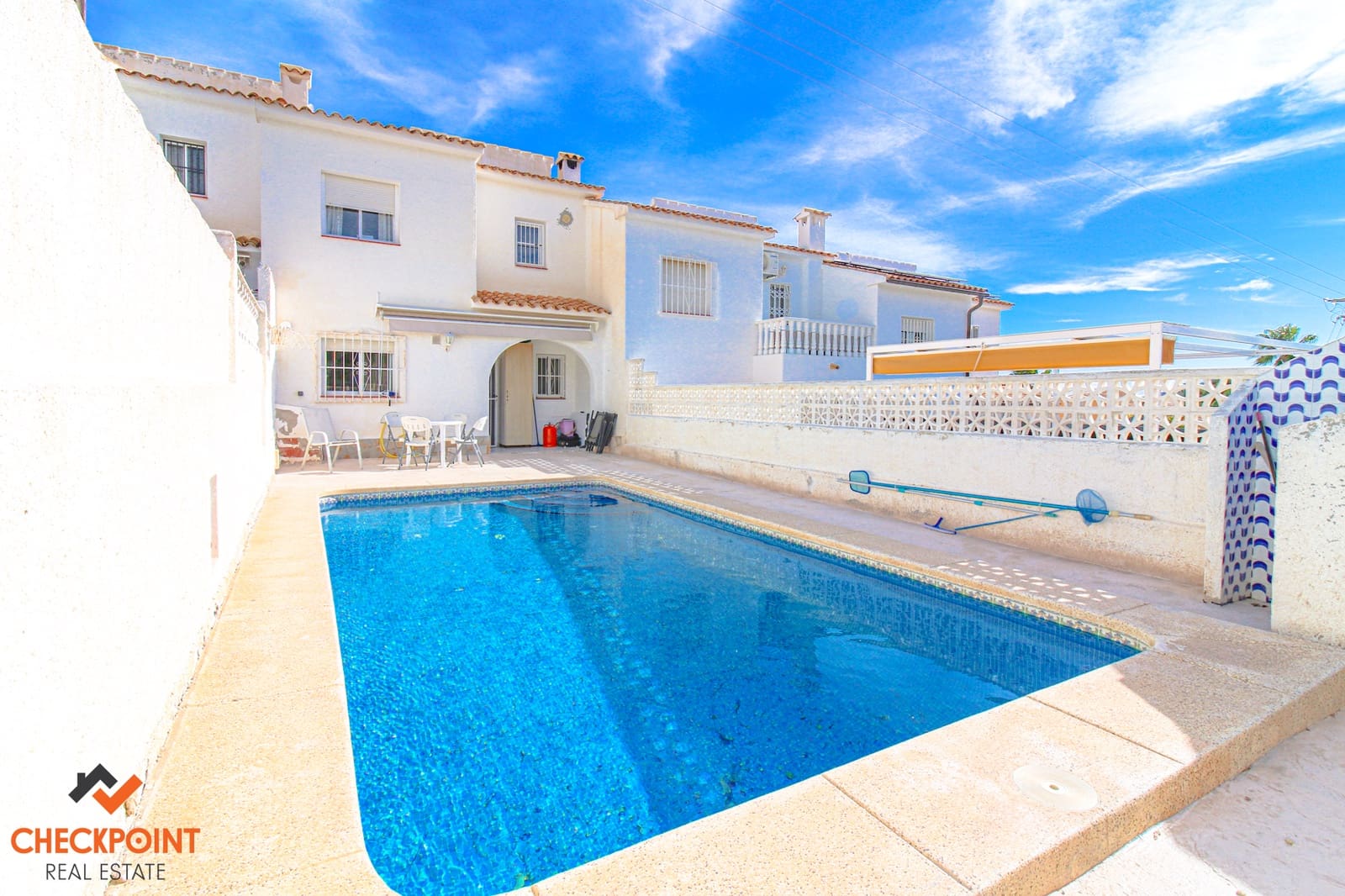 Bungalow de 3 habitaciones en Alfaz del Pi / L'Alfàs del Pi en venta con piscina - 339.000 € (Ref: 9640495)