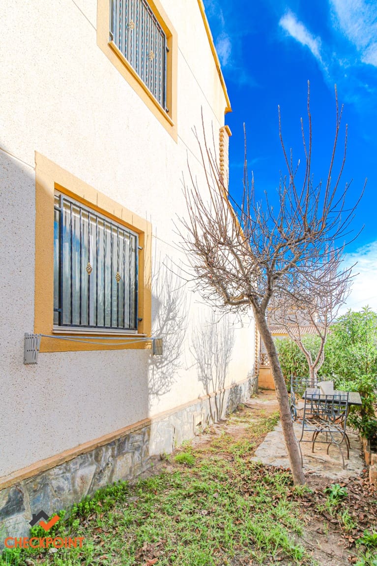 3 bedroom Villa for sale in Polop with pool garage - € 269,000 (Ref: 9656612)