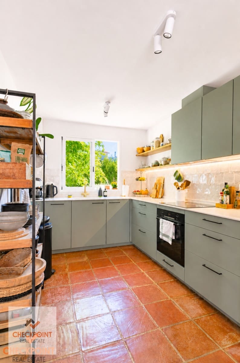 5 slaapkamer Villa te koop in La Nucia met zwembad garage - € 780.000 (Ref: 9968912)