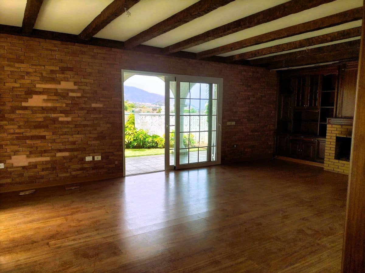 4 makuuhuone Huvila myytävänä paikassa La Orotava mukana uima-altaan 
autotalli - 900 000 € (Ref: 8980820)